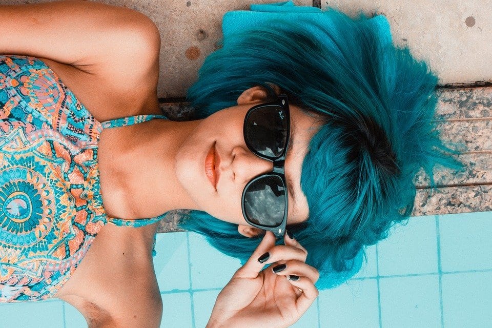 https://pixabay.com/photos/blue-sunglasses-woman-swimming-pool-2705642/