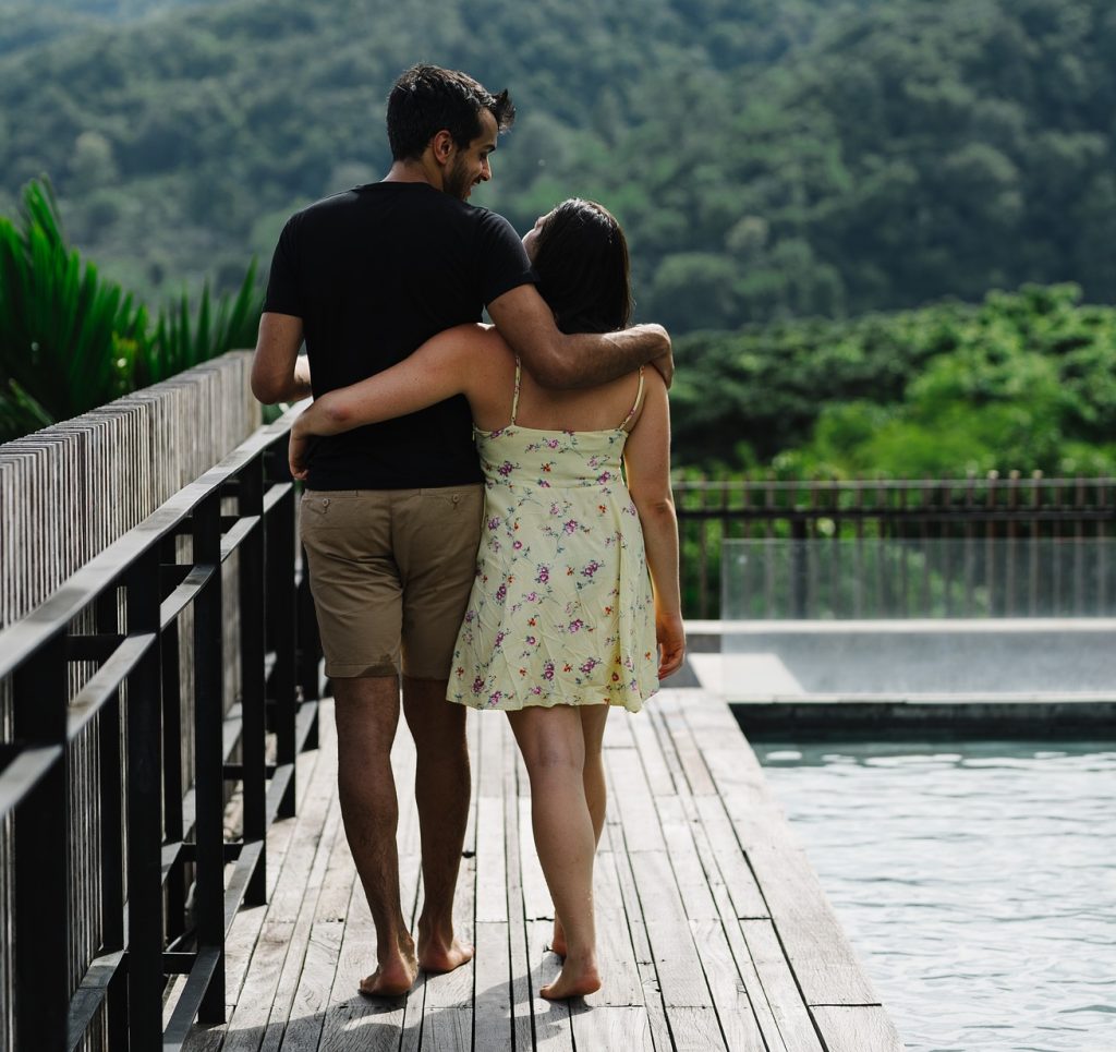 unmarried couples-walking